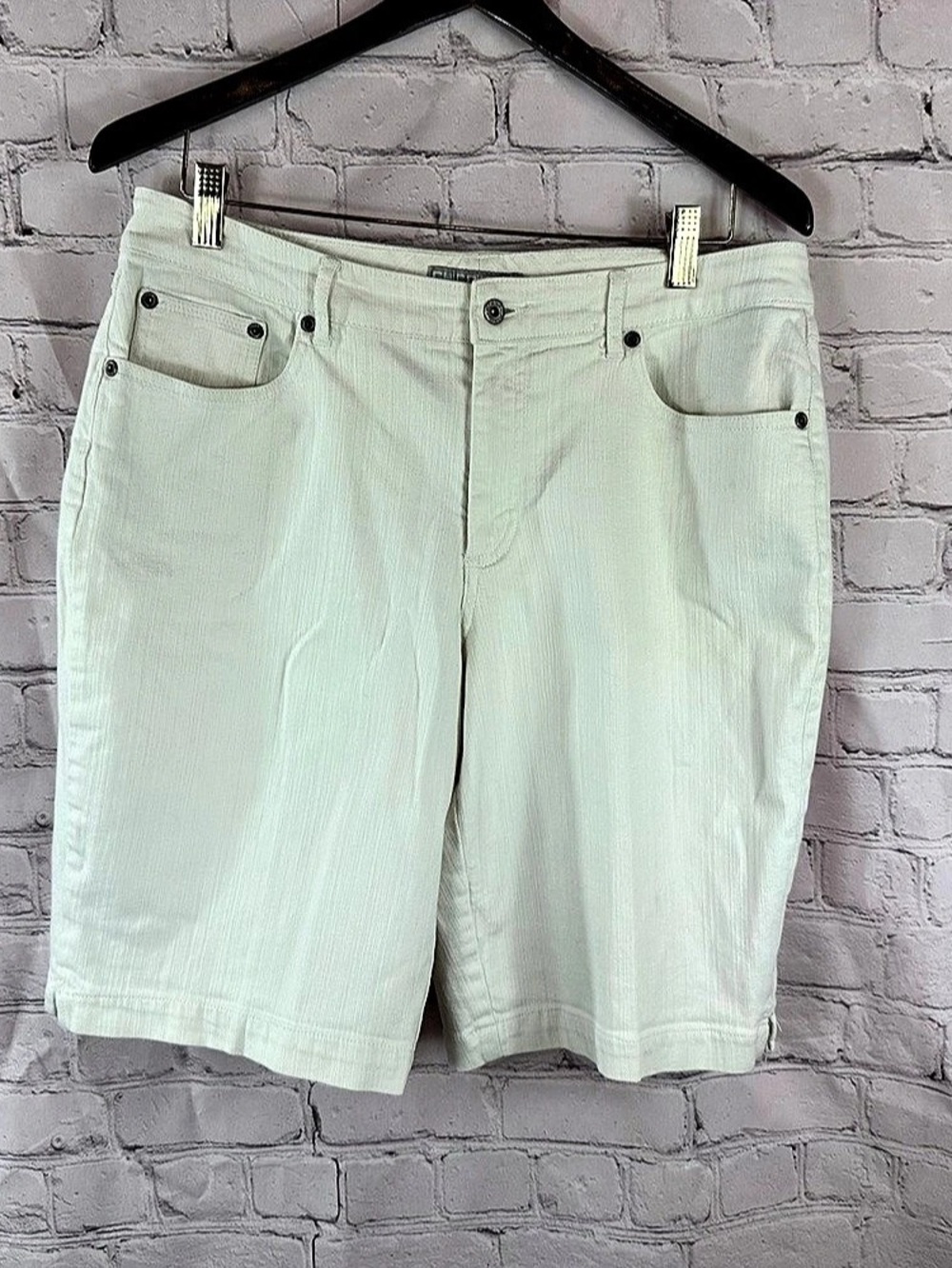 Short Story Bermuda Shorts in White women L